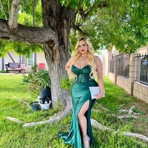 Elegant Green Strapless Gown